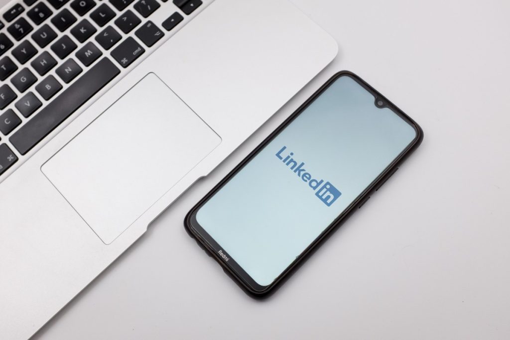 LinkedIn Tests TikTok-Style Video Feed Feature for Enhanced User Engagement LinkedIn Tests TikTok-Style Video Feed Feature for Enhanced User Engagement