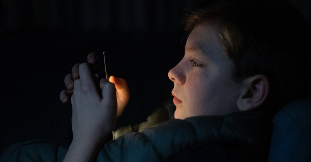 Do Smartphones Help or Harm Kids? Exploring the Pros and Cons