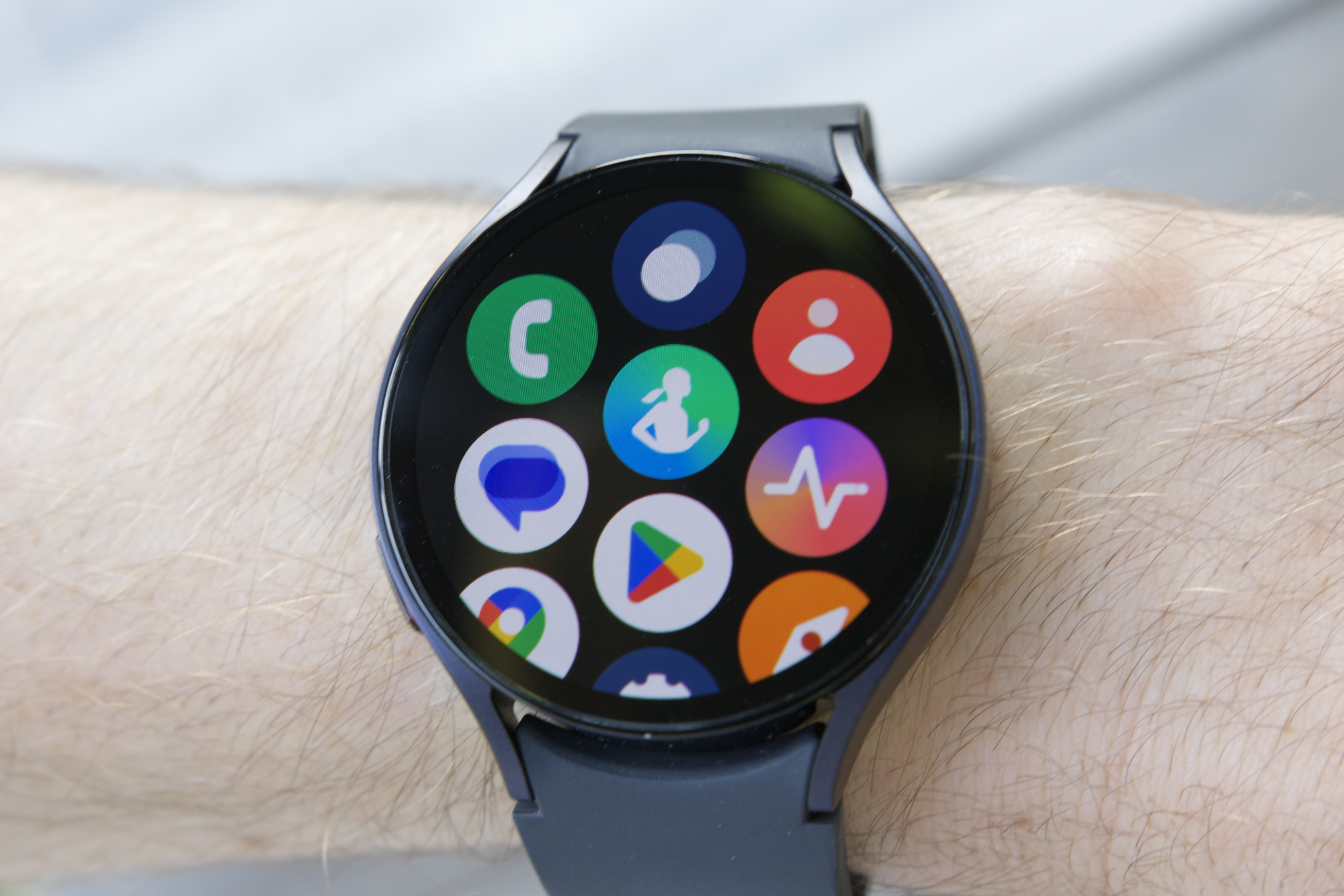 Apps page on the Samsung Galaxy Watch 6.