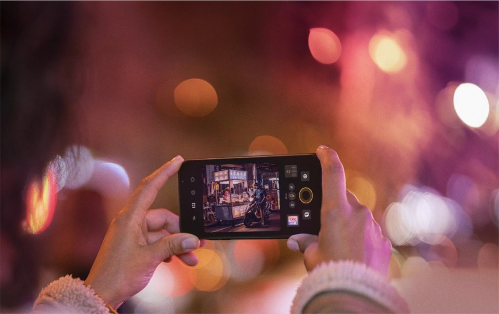 Mood.camera: Retro Analog Camera Experience on iOS Mood.camera: Retro Analog Camera Experience on iOS