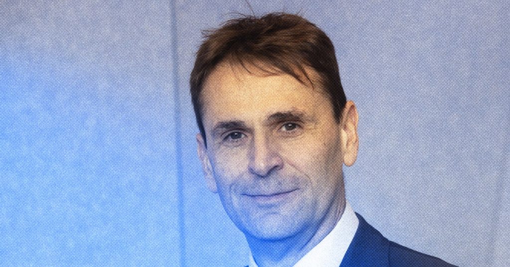 ASML’s New CEO Faces Major Challenge in Semiconductor Industry ASML’s New CEO Faces Major Challenge in Semiconductor Industry