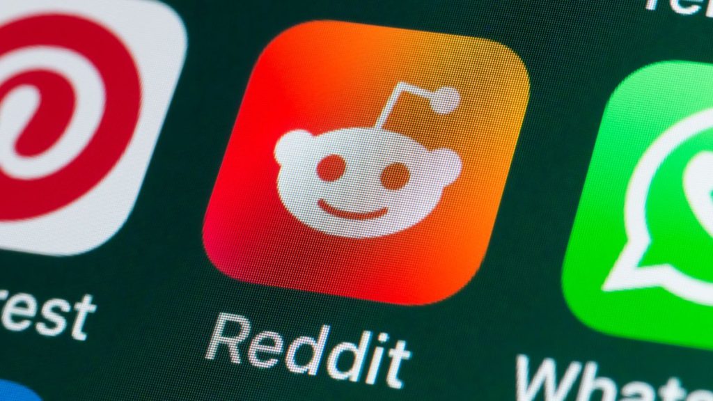 Reddit Simplifies Mobile App Conversation Navigation for Enhanced User Experience Reddit Simplifies Mobile App Conversation Navigation for Enhanced User Experience