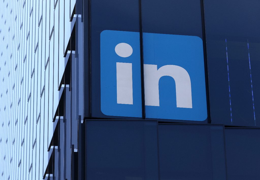LinkedIn: The Overlooked Rival to Twitter and X in Social Media