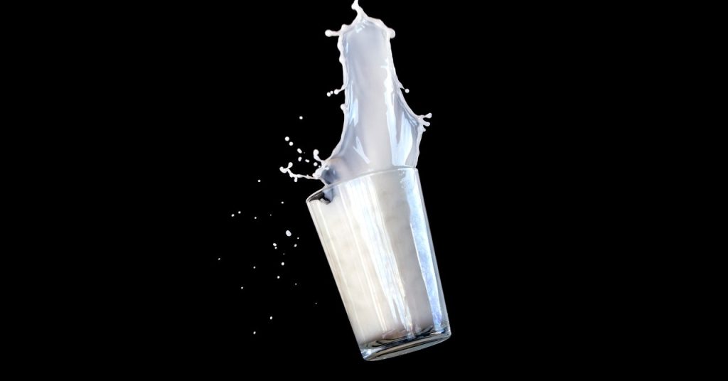 Raw-Milk Drinkers Unfazed by Bird Flu Risk: Controversial Choice Persists Raw-Milk Drinkers Unfazed by Bird Flu Risk: Controversial Choice Persists