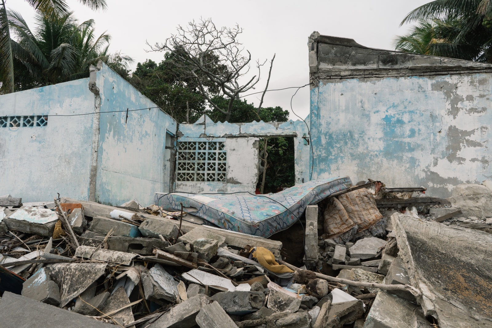 Ruins of one of the houses ‌that the ‍sea took away ⁣in Las ‌Barrancas, Mexico.