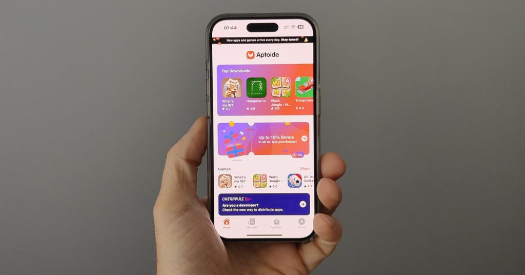 We Reviewed Aptoide: A Free Alternative to the iPhone App Store We Reviewed Aptoide: A Free Alternative to the iPhone App Store
